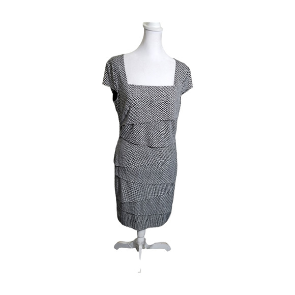 WHITE HOUSE BLACK MARKET Instantly Slimming Black & White Tiered Dress Sz. 12 - Picture 6 of 8